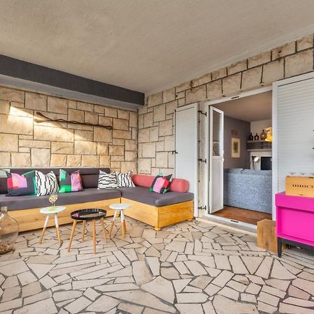 Apartment Lota With Heated Pool On Top Location Supetar Buitenkant foto