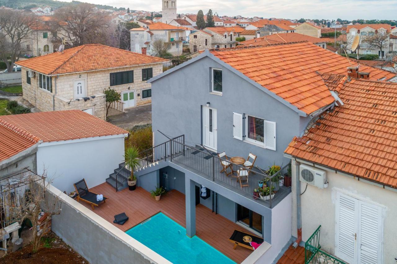 Apartment Lota With Heated Pool On Top Location Supetar Buitenkant foto