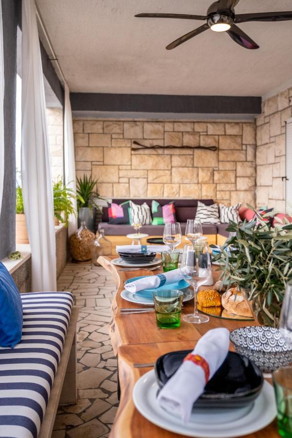 Apartment Lota With Heated Pool On Top Location Supetar Buitenkant foto