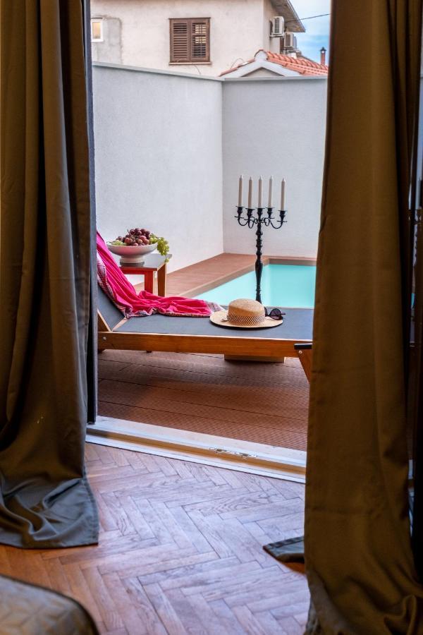 Apartment Lota With Heated Pool On Top Location Supetar Buitenkant foto