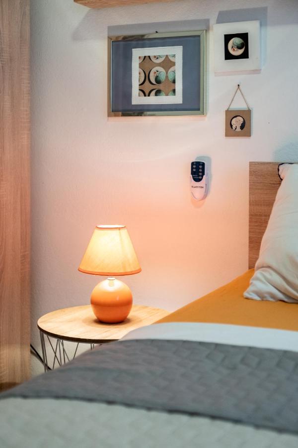 Apartment Lota With Heated Pool On Top Location Supetar Buitenkant foto