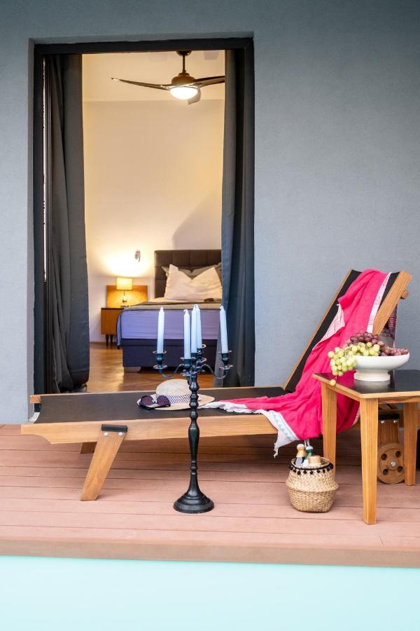 Apartment Lota With Heated Pool On Top Location Supetar Buitenkant foto