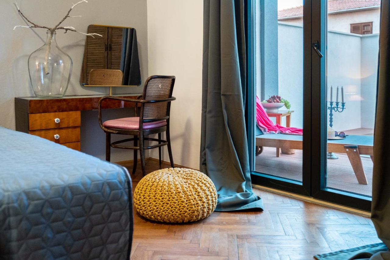 Apartment Lota With Heated Pool On Top Location Supetar Buitenkant foto