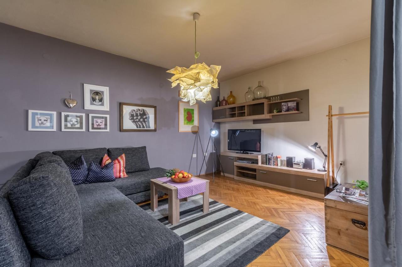 Apartment Lota With Heated Pool On Top Location Supetar Buitenkant foto