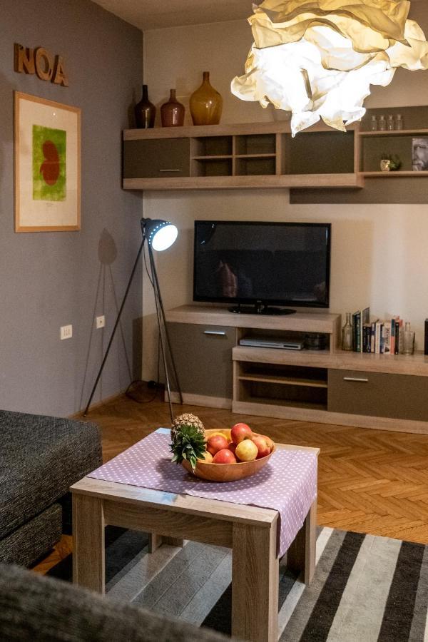 Apartment Lota With Heated Pool On Top Location Supetar Buitenkant foto