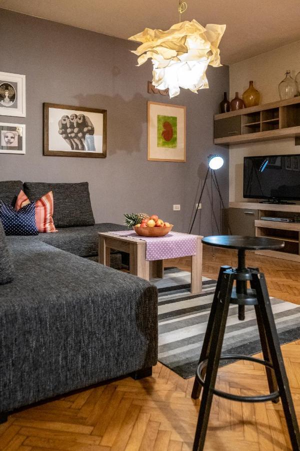 Apartment Lota With Heated Pool On Top Location Supetar Buitenkant foto