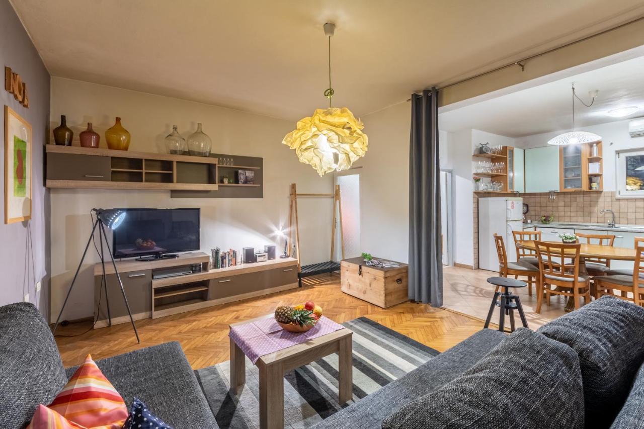 Apartment Lota With Heated Pool On Top Location Supetar Buitenkant foto