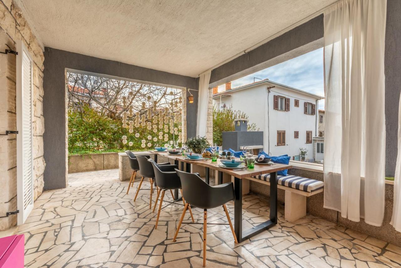 Apartment Lota With Heated Pool On Top Location Supetar Buitenkant foto