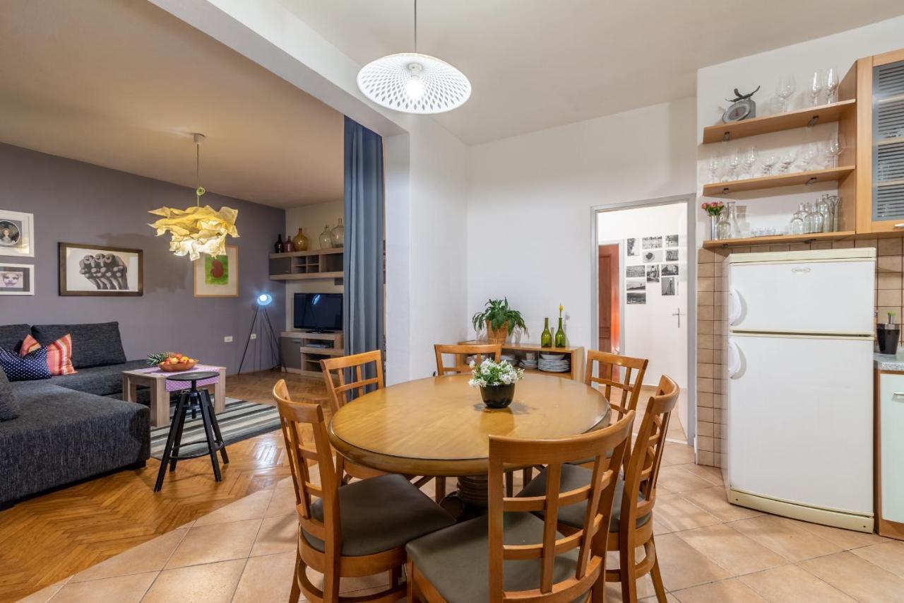 Apartment Lota With Heated Pool On Top Location Supetar Buitenkant foto